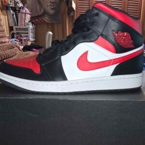 Jordan Sneakers Black White Red High-Top